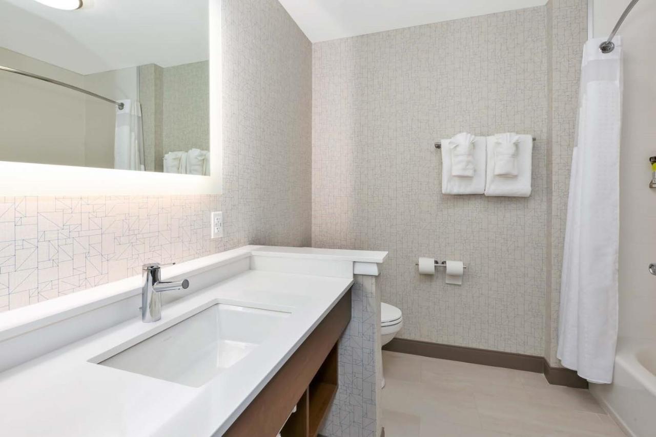 Holiday Inn Express & Suites - Grand Rapids Airport - South By Ihg Экстерьер фото